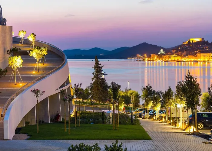 아파트 Sea View Spacious Archipelago 시베니크