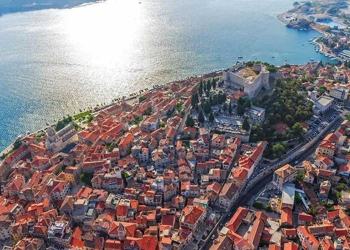 아파트 Sea View Spacious Archipelago 시베니크