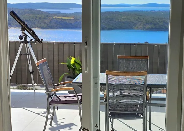 Sea View Spacious Archipelago 아파트 시베니크