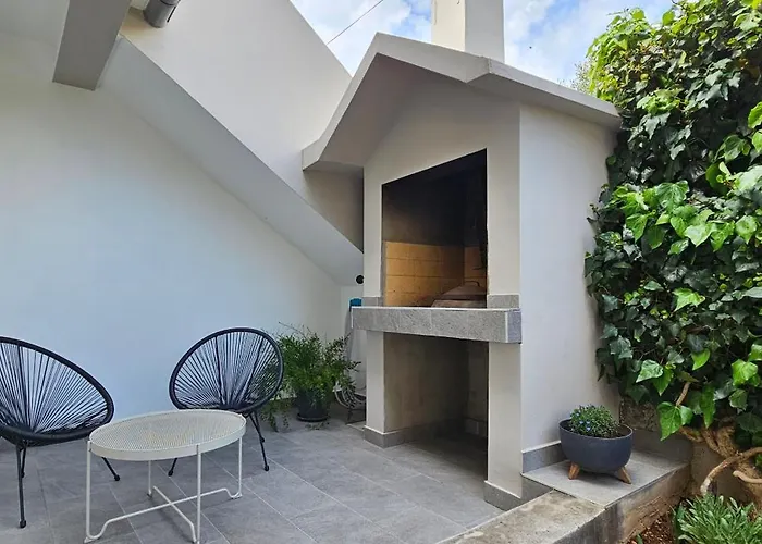 아파트 Sea View Spacious Archipelago 시베니크